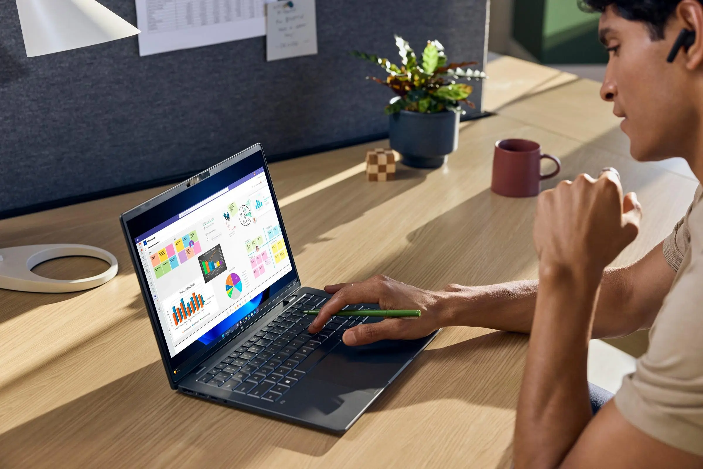 HP EliteBook X G2i NGAI 14" Ultra 7 356H 32GB 1TB SV6 5G Blue HP EliteBook X G2i NGAI 14" Ultra 7 356H 32GB 1TB SV6 5G Blue