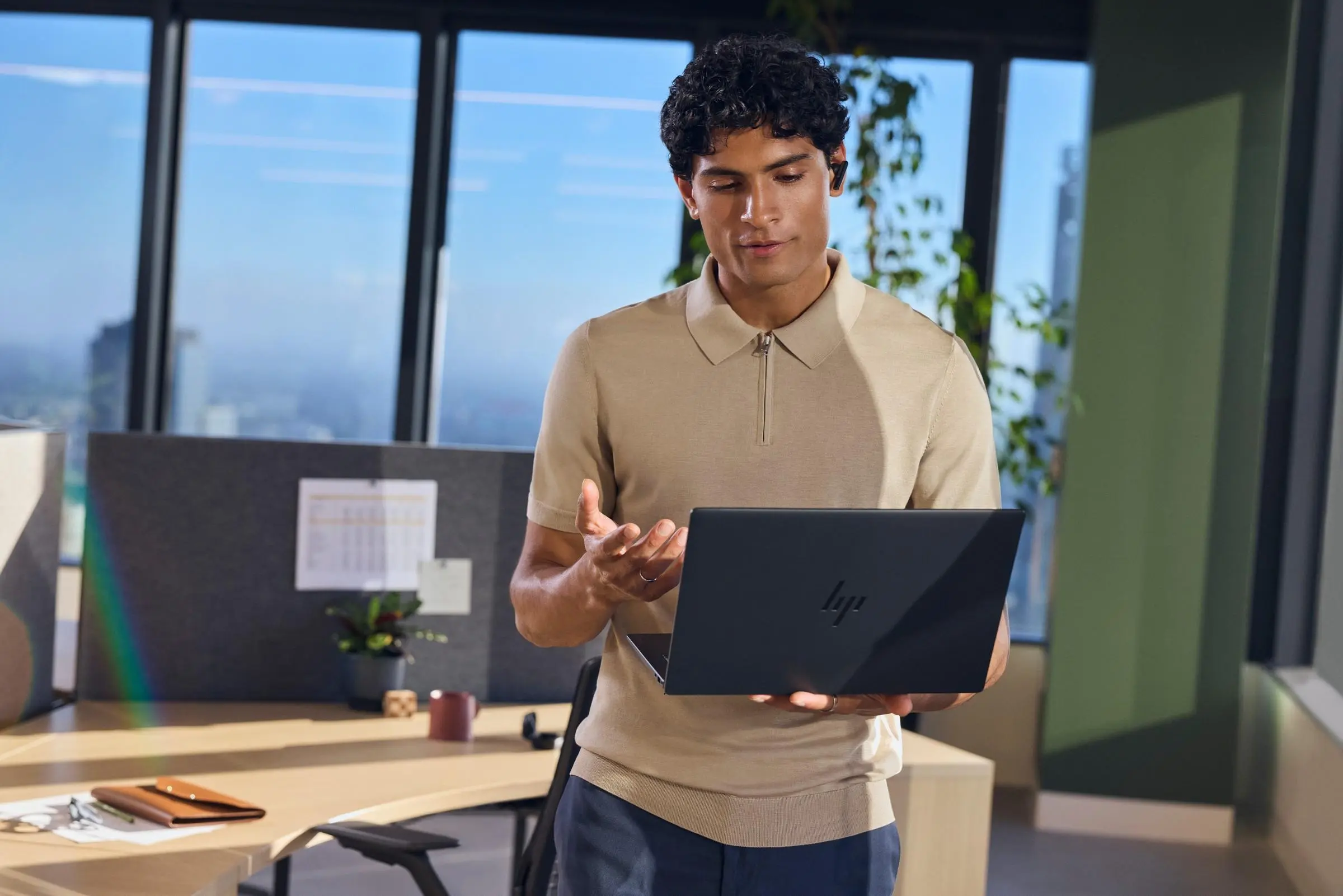 HP EliteBook X G2i NGAI 14" Ultra 7 356H 32GB 1TB SV6 5G Blue HP EliteBook X G2i NGAI 14" Ultra 7 356H 32GB 1TB SV6 5G Blue